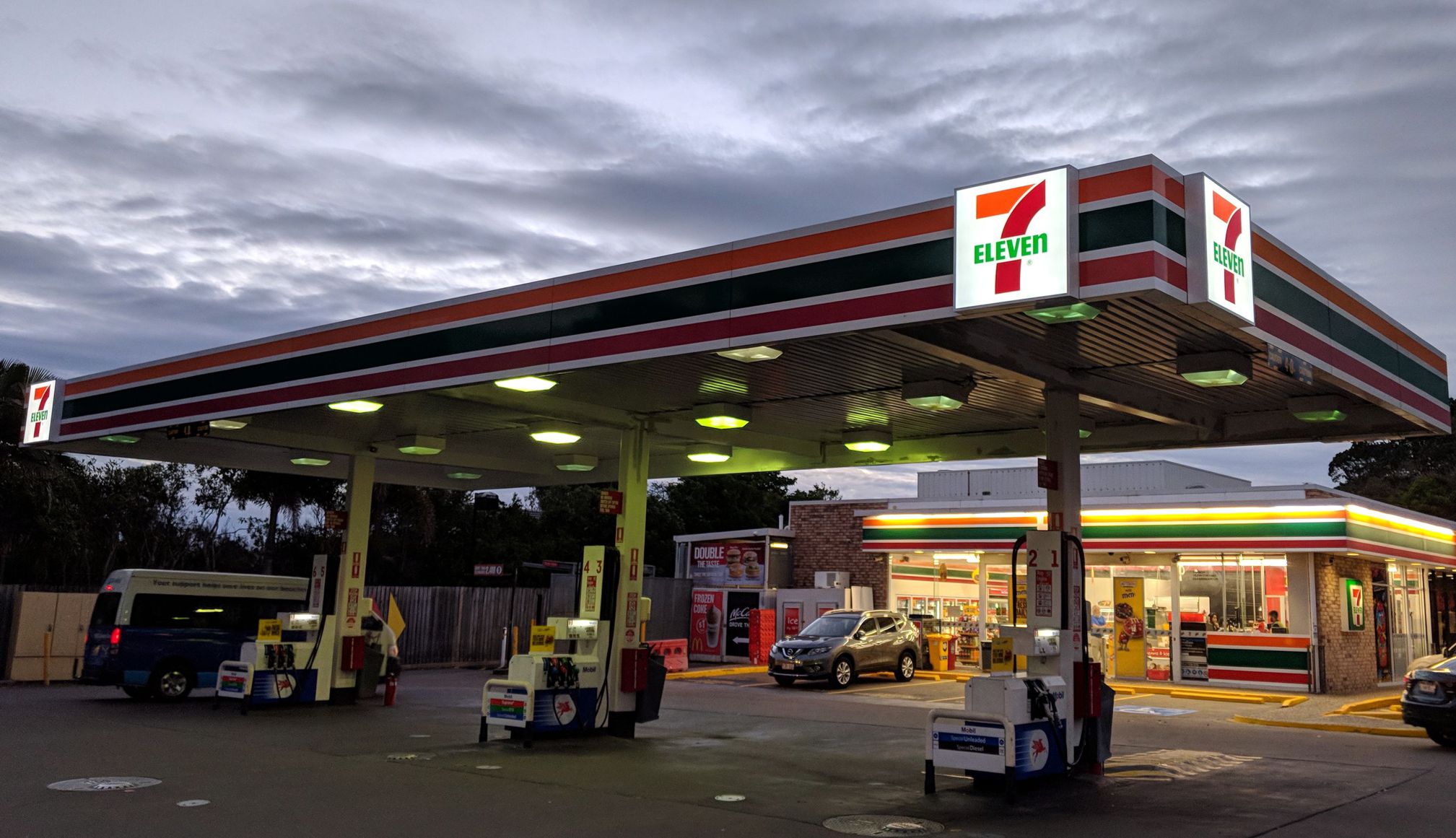 7 Eleven canopy